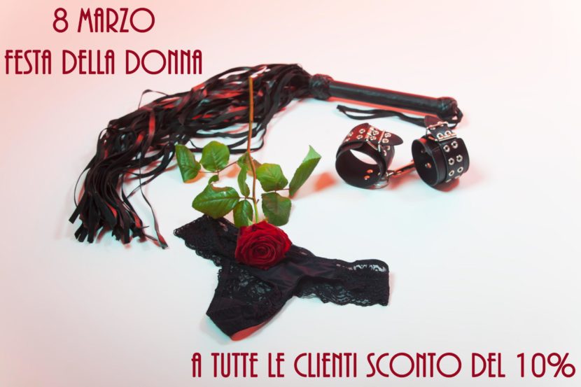 Festa della Donna con frusta manette intimo e una rosa